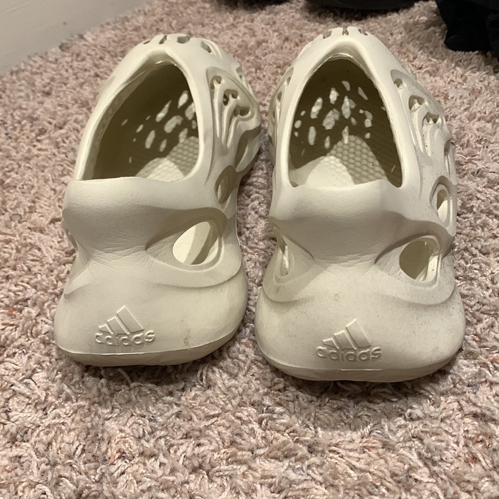 YZY FOAM RUNNER - Picture 2 of 3